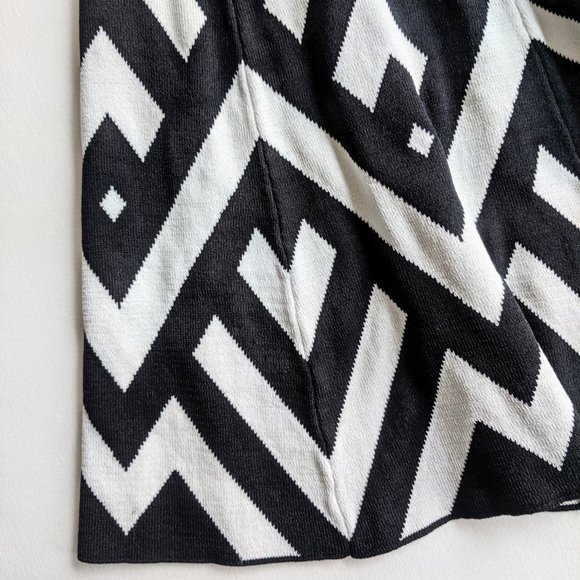 ECI Black White Geometric Knit Short Sleeve Dress - Picture 4 of 7